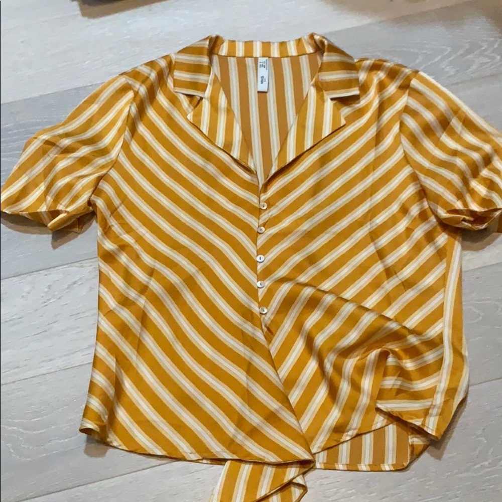 chic Mango top